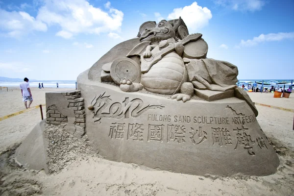 Скульптура песка дракона — стоковое фото