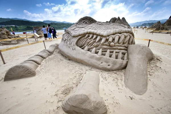 Dinosaur sand sculpture — Stock Photo, Image