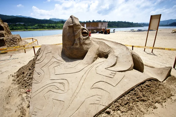 Lizard sand sculpture — Stock Photo, Image
