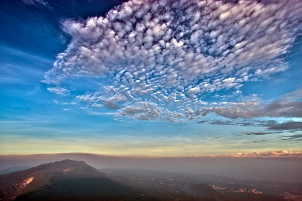Krásné zatažené obloze — Stock fotografie