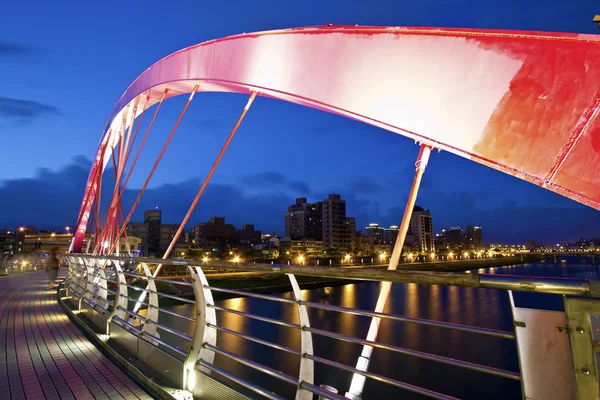 Puesta de sol con puenteGünbatımı ile köprü — Stok fotoğraf