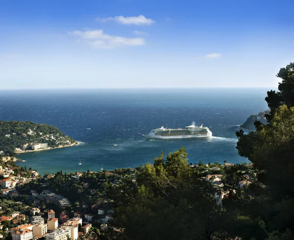 Mónaco e Monte Carlo. Navio de cruzeiro grande — Fotografia de Stock
