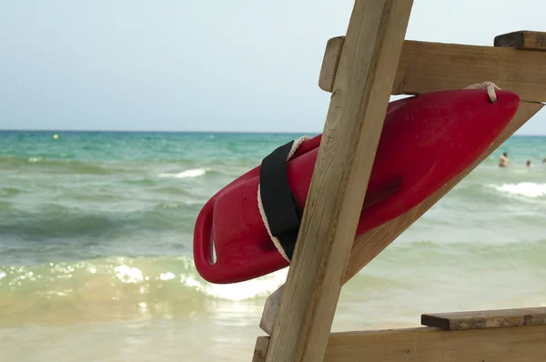 Rode boei voor een lifeguard op te slaan — Stockfoto