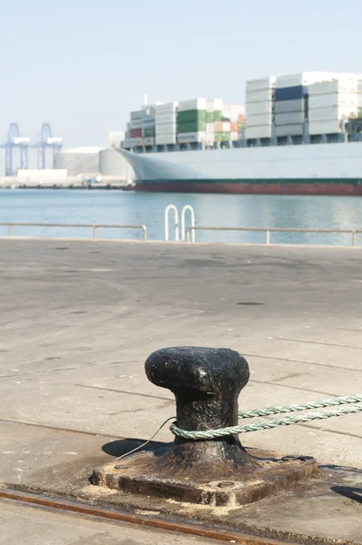 Ship moored to pier, view from the bollard — Stock Photo, Image