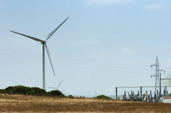 Generator wiatrowy i elektroenergetyczna — Zdjęcie stockowe