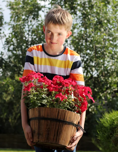 Jovem jardineiro — Fotografia de Stock