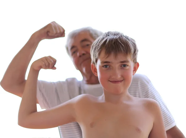 Farfar och sonson muskelbygge biceps — Stockfoto