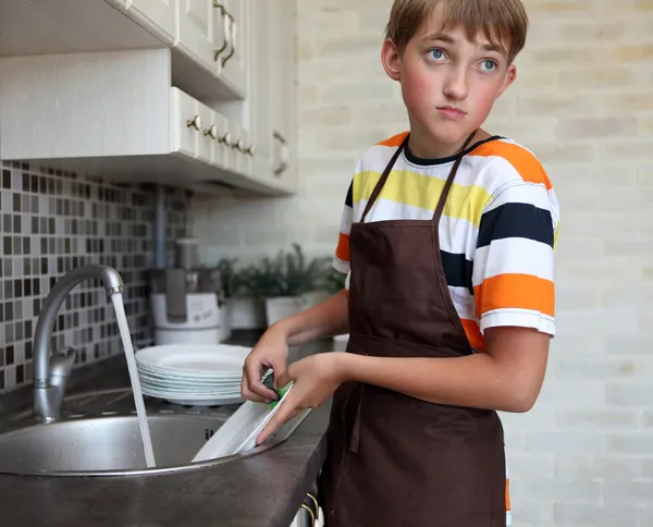 stock image Boy doing the dishes