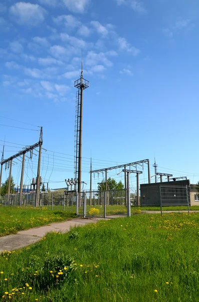 Kleine power plant aan de rand van de stad — Stockfoto