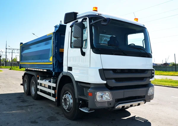 stock image Truck with flashing lights in the parking lot