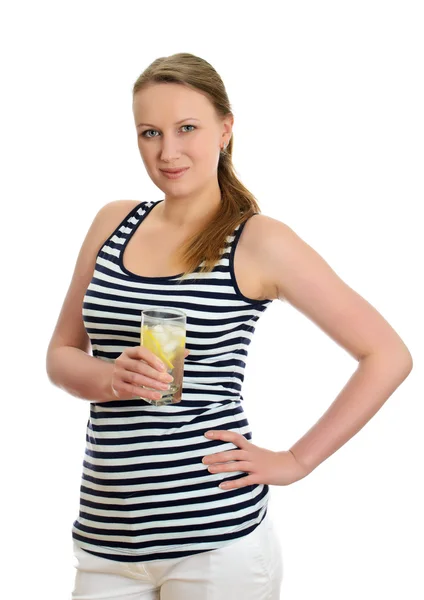 Attraktive Frau mit einem Glas Wasser, isoliert auf weiß — Stockfoto