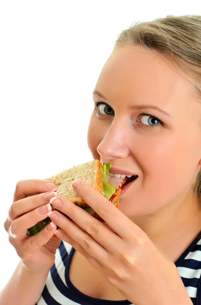 Atraktivní žena jíst sendvič, izolované na bílém — Stock fotografie