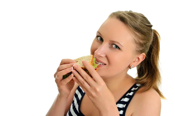 Wanita makan sandwich yang menarik, terisolasi di atas putih — Stok Foto