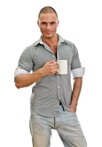 Homem com uma chávena de chá. Isolado em branco . — Fotografia de Stock