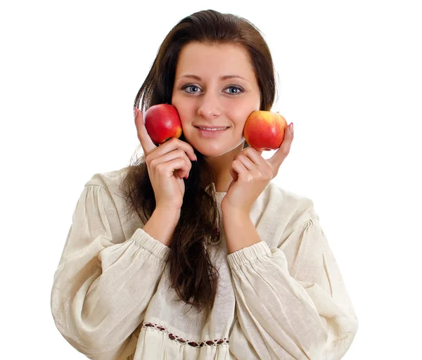 Kvinna i traditionella folkdräkter med två äpplen. isolerad på vit. — Stockfoto