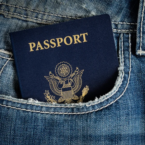Nós passaporte em jeans — Fotografia de Stock