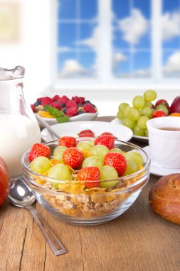 Sağlıklı kahvaltı.