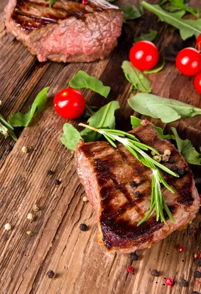 Frische Steaks — Stockfoto