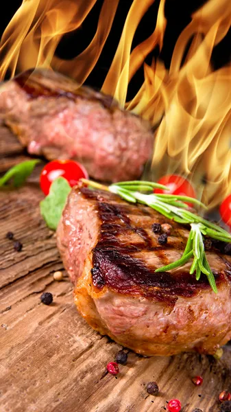 Steaks grillés — Photo