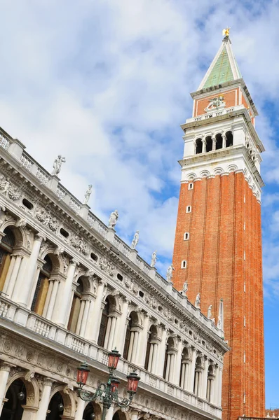 A Campanile torony, Velence, Olaszország — Stock Fotó