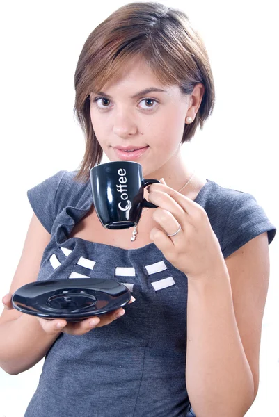 Ung, attraktiv kvinne som drikker kaffe – stockfoto