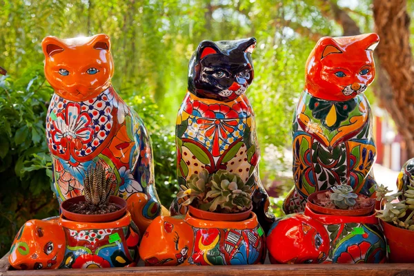 Mexican Colorful Souvenir Ceramic Cats Cactus Pots San Diego Cal — Stock Photo, Image