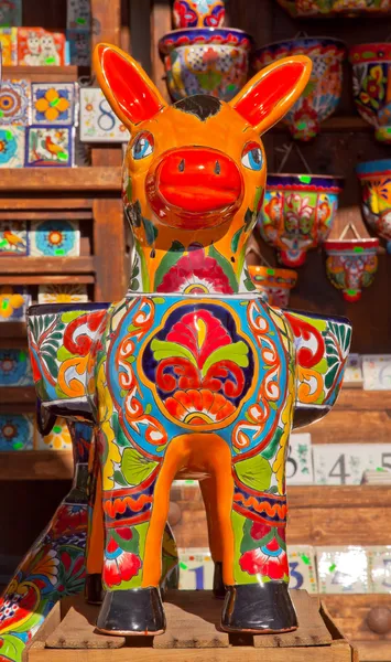 Mexikanska färgglada souvenir keramiska donkey san diego calfornia — Stockfoto