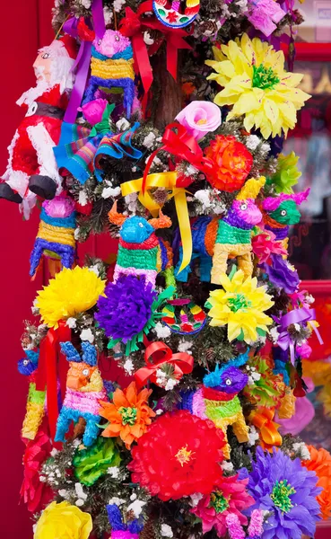 Decoraciones mexicanas del árbol de Navidad Old San Diego Town California — Foto de Stock
