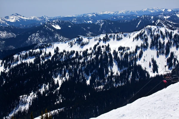 Sking telesiyej kar sırtlar crystal mountain — Stok fotoğraf