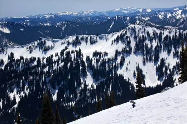 Ski ski sneeuw ruggen kristallen berg — Stockfoto