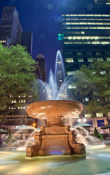 Fountain Bryant Park Noite de Nova Iorque — Fotografia de Stock