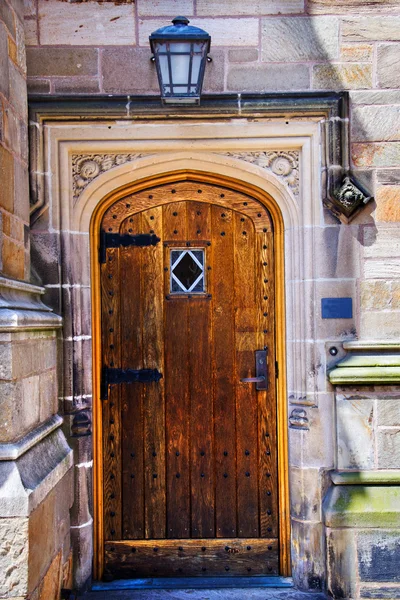 耶鲁大学门口木质门 — 图库照片
