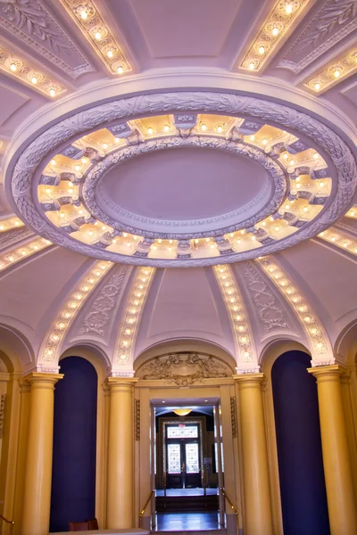 Yale universiteit woolsey hall school van muziek interieur verlichting bui — Stockfoto