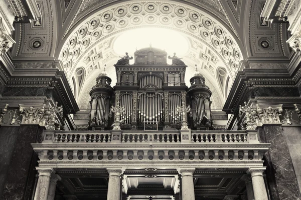 Bazylika św, pipe organ — Zdjęcie stockowe