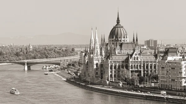 ブダペスト国会議事堂 (モノクロ) — ストック写真