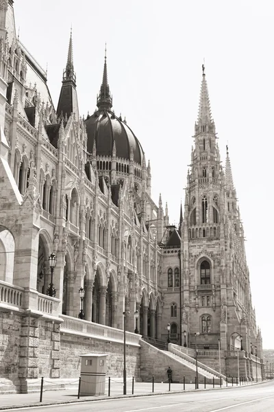Budapest parlamentet (monokrom) — Stockfoto