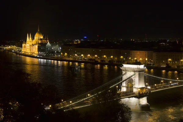 布达佩斯链桥夜景 — 图库照片
