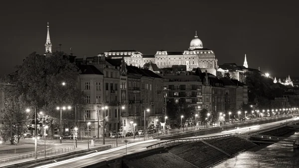 Budapest på kvällen (monokrom) — Stockfoto