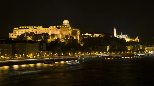 Boedapest in de avond — Stockfoto