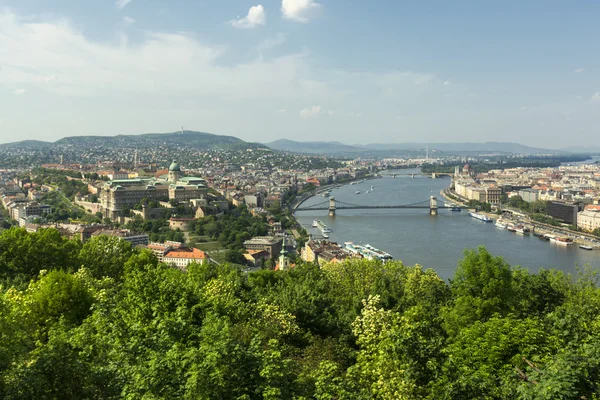 Panoramische foto van de lente van het historisch centrum van Boedapest — Stockfoto