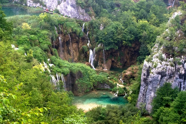 Paysage cascade de Plitvice avec lac — Photo