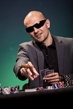 poker oyuncusu