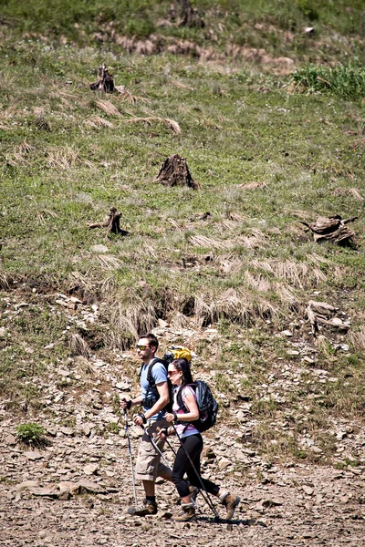 Escursionismo coppia — Foto Stock