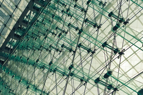 Glas- und Stahlwand im Wolkenkratzer — Stockfoto