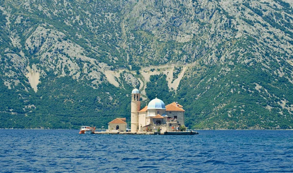 Ilha na baía de Kotor, Montenegro — Fotografia de Stock