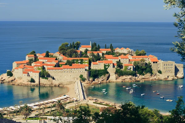 Sveti Stefan, pequena ilhota e resort em Montenegro — Fotografia de Stock