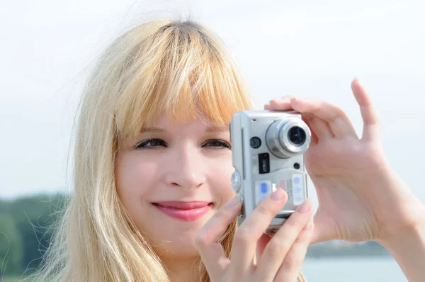 Chica con cámara — Foto de Stock