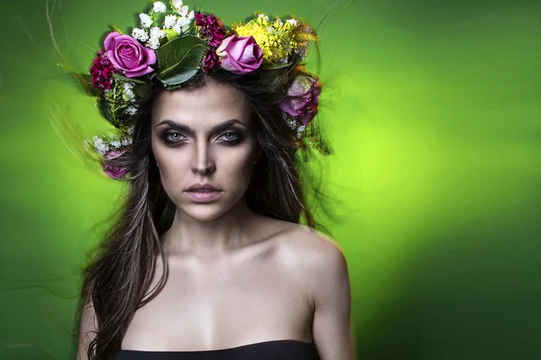 Beautiful attractive sexy young Brazilian fashion model wearing a flower crown — Stock Photo, Image