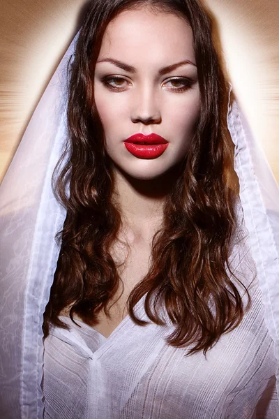 Modelporträts sehen aus wie Jungfrau Maria oder Maria Magdalena — Stockfoto