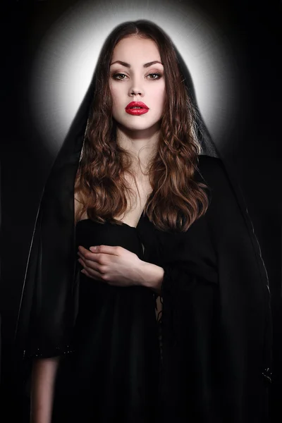 Divat modell portrék néz ki, mint a Szűz Mária, vagy a Maria Magdalena — Stock Fotó